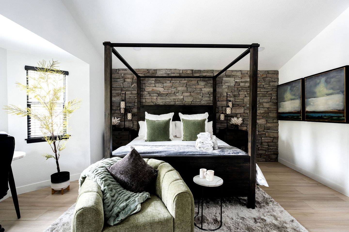 Amazing Glamping Destination: Luxury Cabin with a Hot Tub in Big Bear Lake, CA