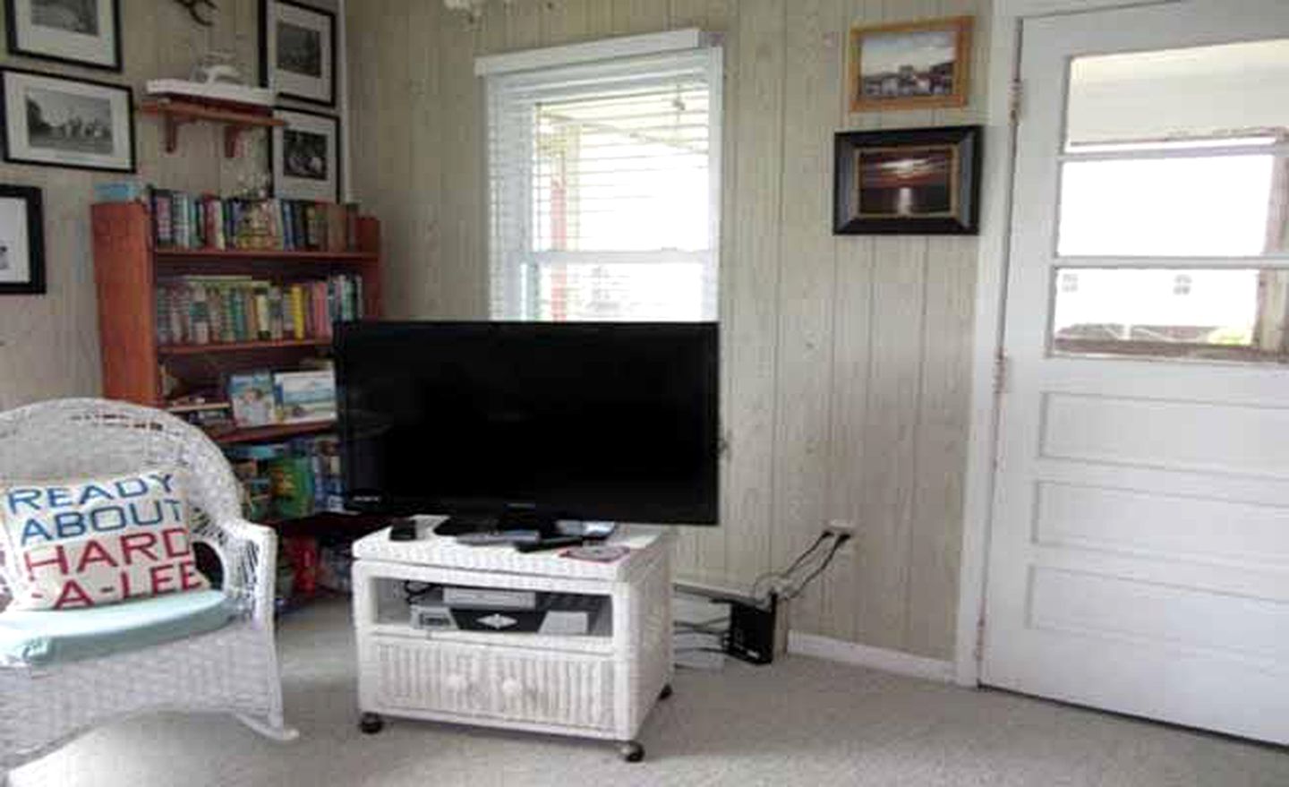 Charming Getaway Rental Close to Teach's Lair Marina in Hatteras, North Carolina