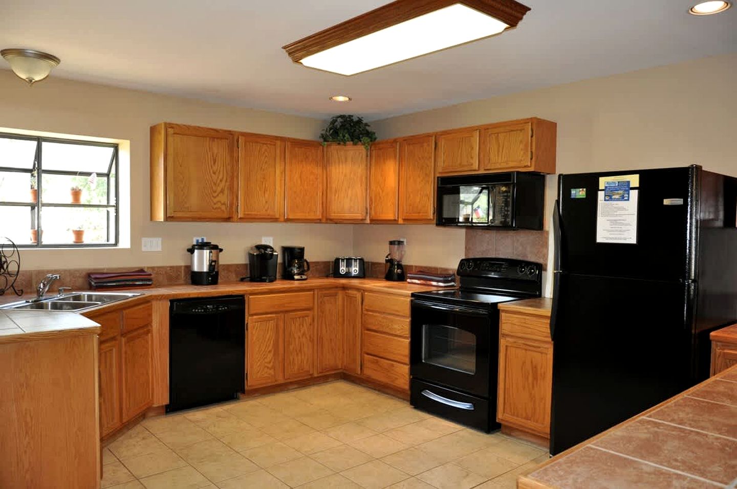 Spacious Lakefront Home with Beach Access and Sports Courts for Fun-Filled stays in Buchanan Dam, Texas