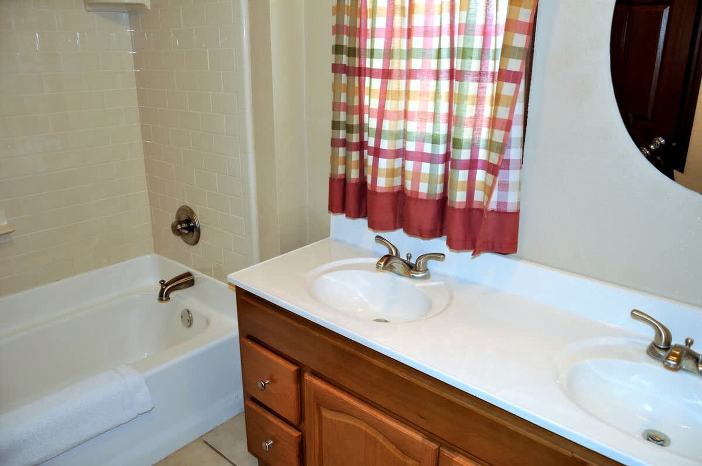 Spacious Lakefront Home with Beach Access and Sports Courts for Fun-Filled stays in Buchanan Dam, Texas