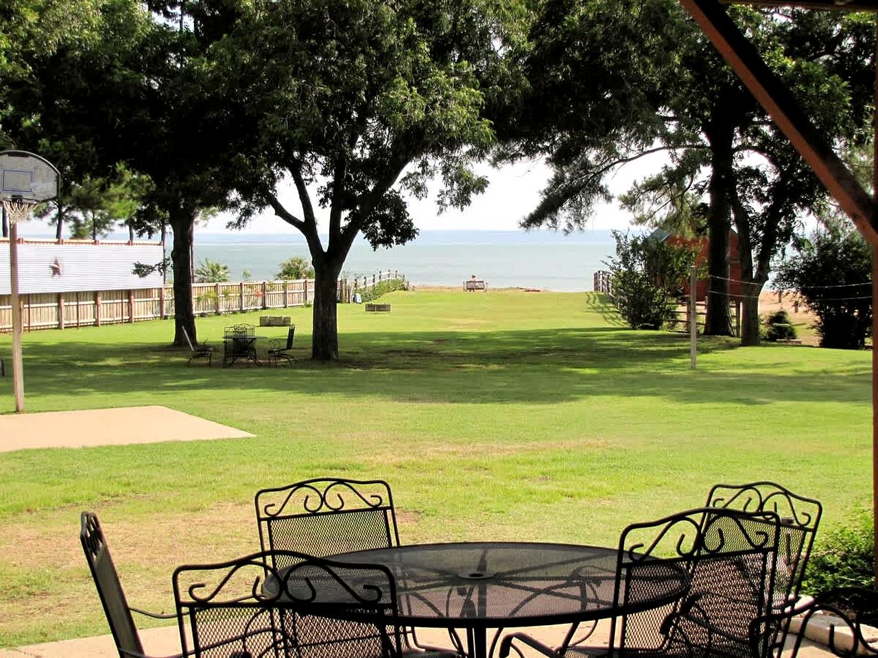 Spacious Lakefront Home with Beach Access and Sports Courts for Fun-Filled stays in Buchanan Dam, Texas