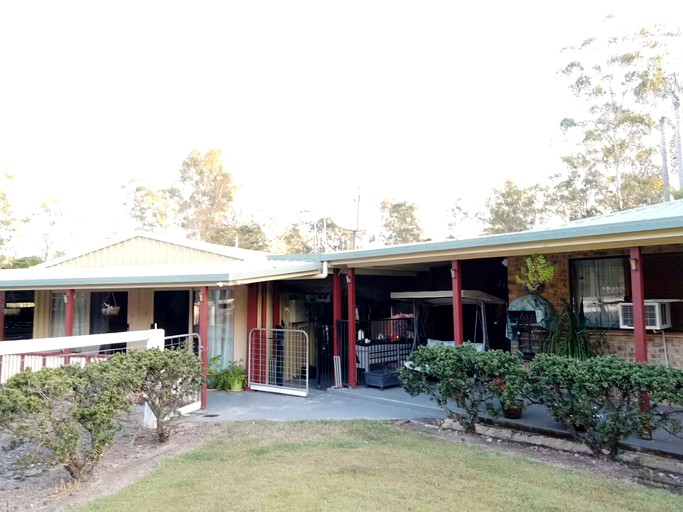 Country Farm Escape with Petting Animals, Playground & Pool in Queensland, Australia