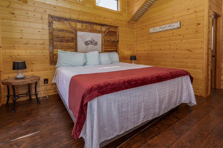 Lovely Log Cabin Rental for Four near San Antonio Texas | Cabins (Pipe Creek, Texas, United States of America)