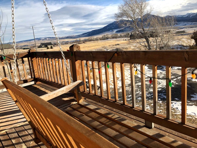 Cabins (Livingston, Montana, United States)