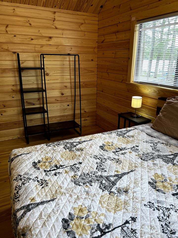 Lakeside Glamping Cabin for a Pet-Friendly Nature Escape near Lake Sebago
