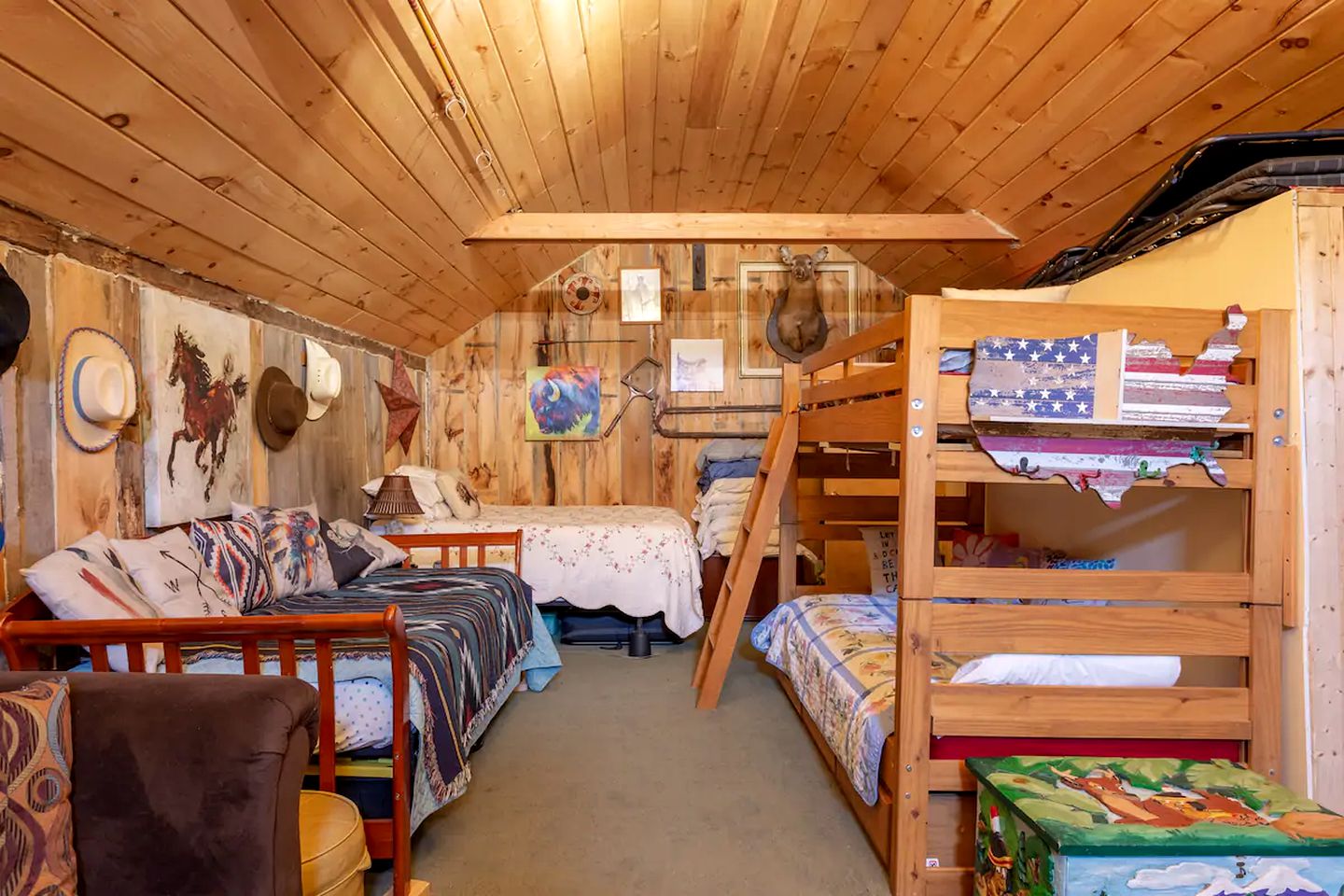 Lovely Barn Loft for Glamping in Connecticut