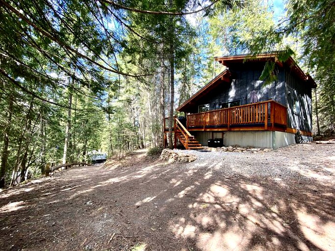 Cabins (Balmoral, British Columbia, Canada)