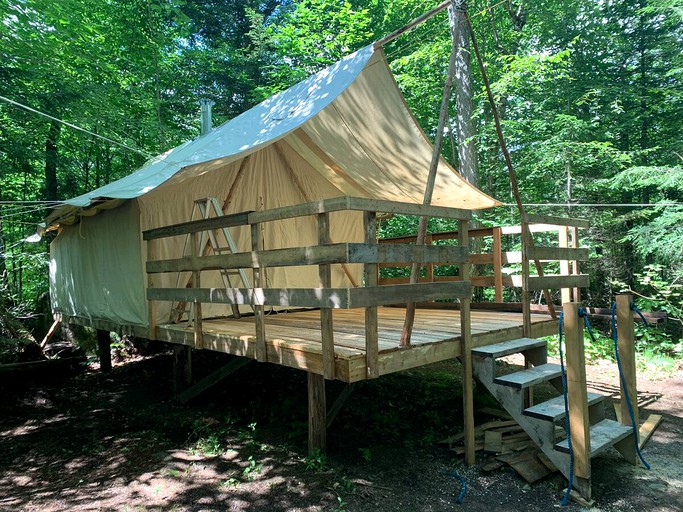 Tents (Saint-Calixte, Quebec, Canada)