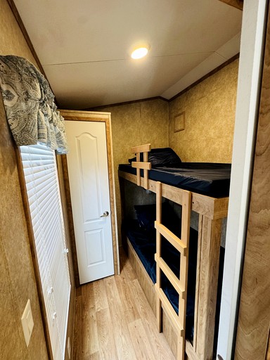 Family-Friendly Cabin with Shared Outdoor Pool in Wisconsin Dells | Cabins (Wisconsin Dells, Wisconsin, United States of America)