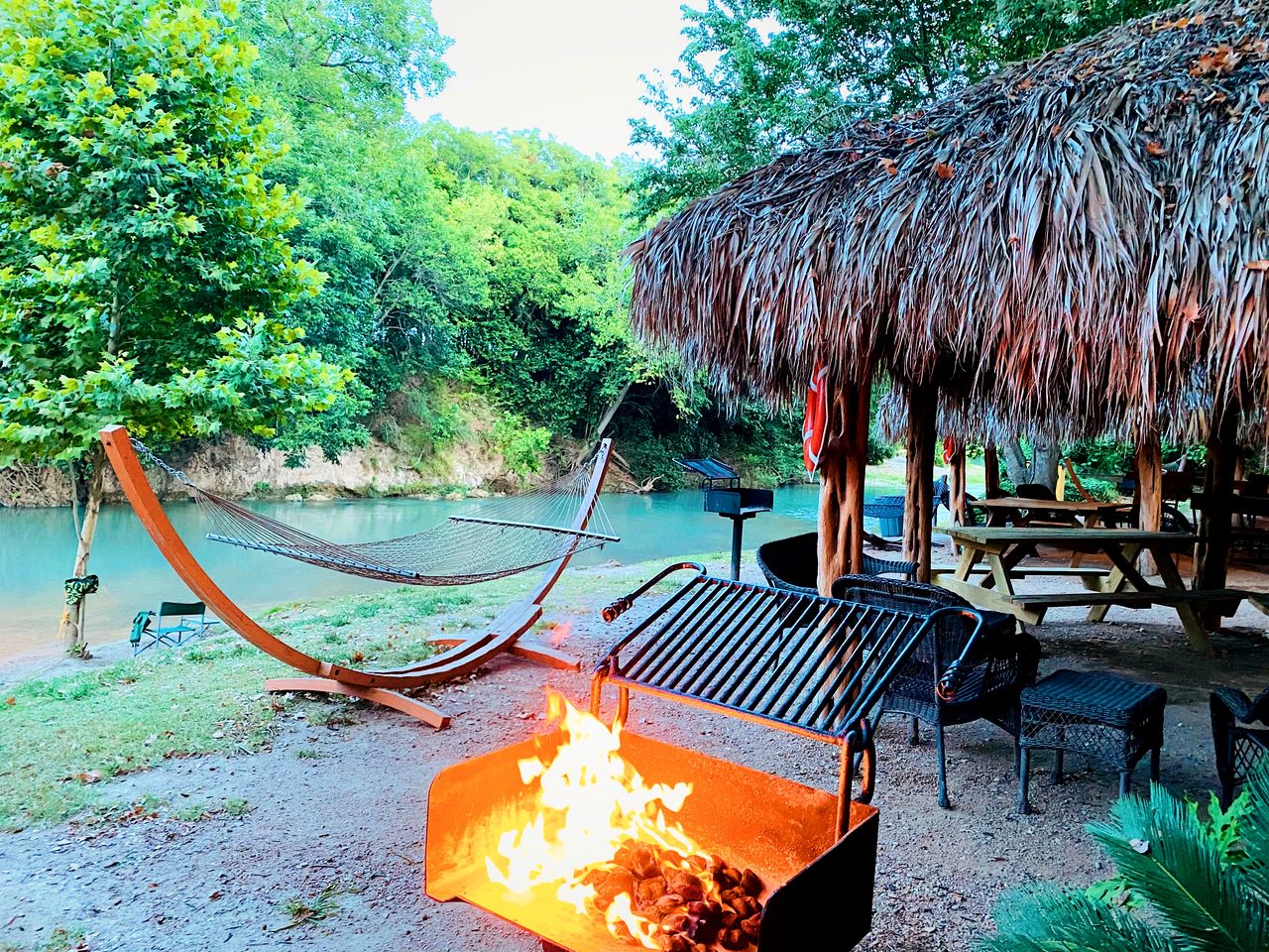 Lovely Safari Tent with River Access, Fire Pit and Barbecue in Staples, Texas