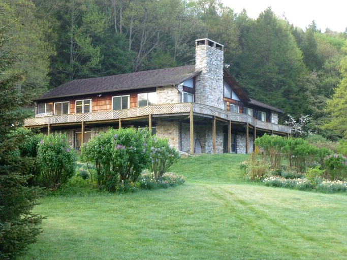 Log Cabins (Fairhope, Pennsylvania, United States)