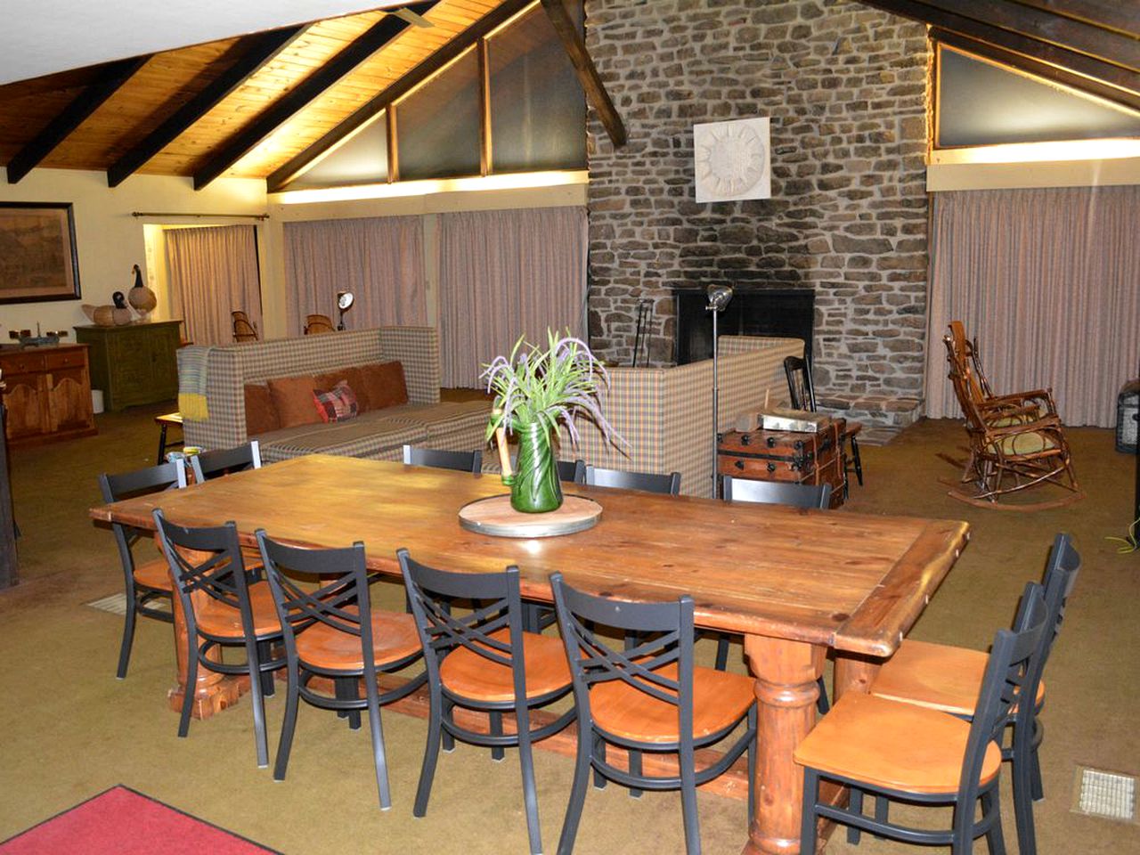 Large and Spacious Lakeside Cabin with Mountain Views in Fairhope, Pennsylvania