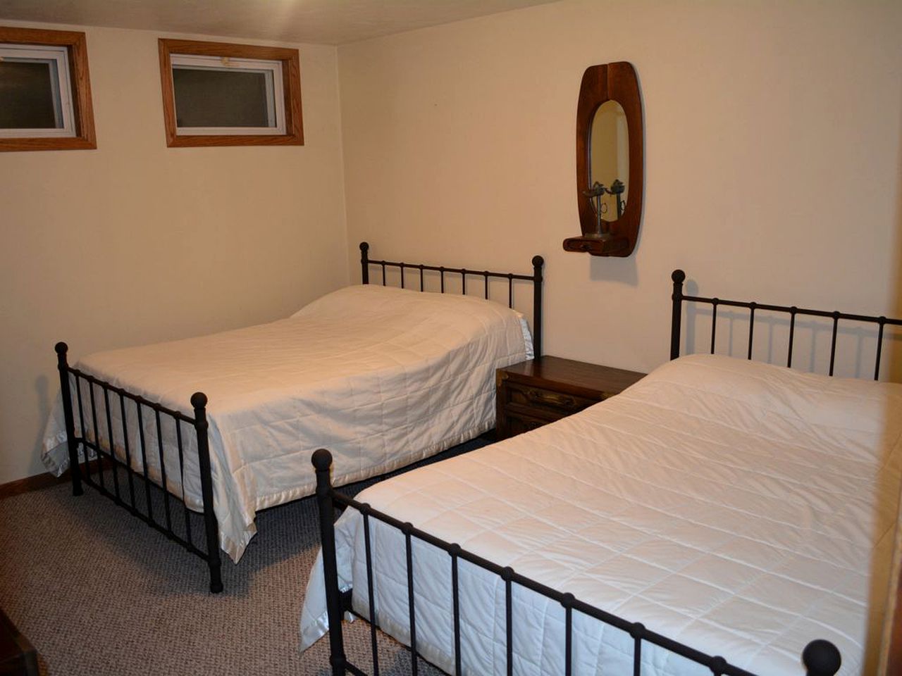 Large and Spacious Lakeside Cabin with Mountain Views in Fairhope, Pennsylvania