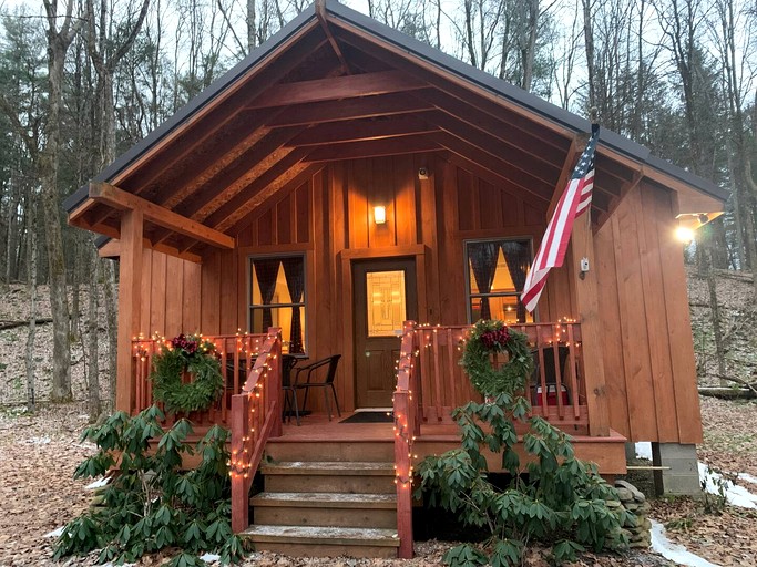 Cozy Three-Bedroom Cabin Near The Salmon River in Altmar, New York | Cabins (Altmar, New York, United States of America)