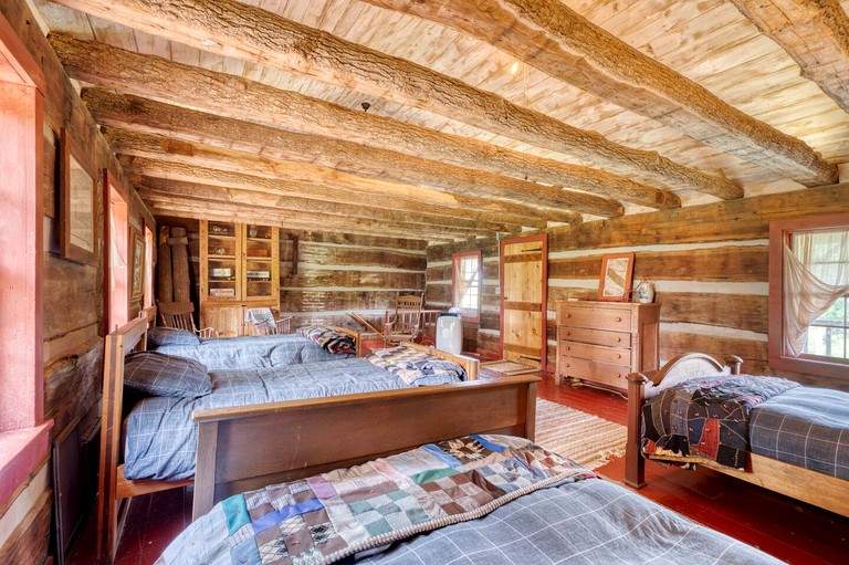 Enchanting Vacation Rental on Working Alpaca Farm near Kokomo, Indiana | Cabins (Flora, Indiana, United States of America)