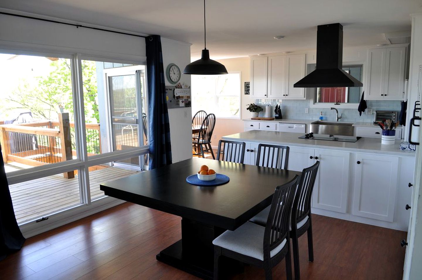 Lakeside Cabin Rental with a Hot Tub Perfect for a Vacation in Arkansas