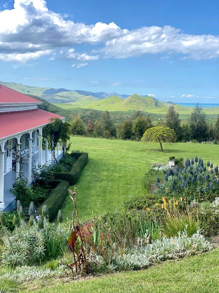 Luxurious Private Cottage Overlooking the Ocean in Hawke's Bay, New Zealand