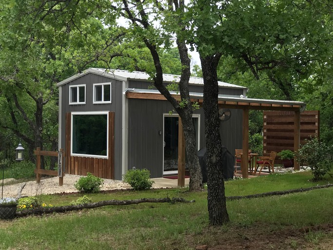 Tree Houses (Weatherford, Texas, United States of America)