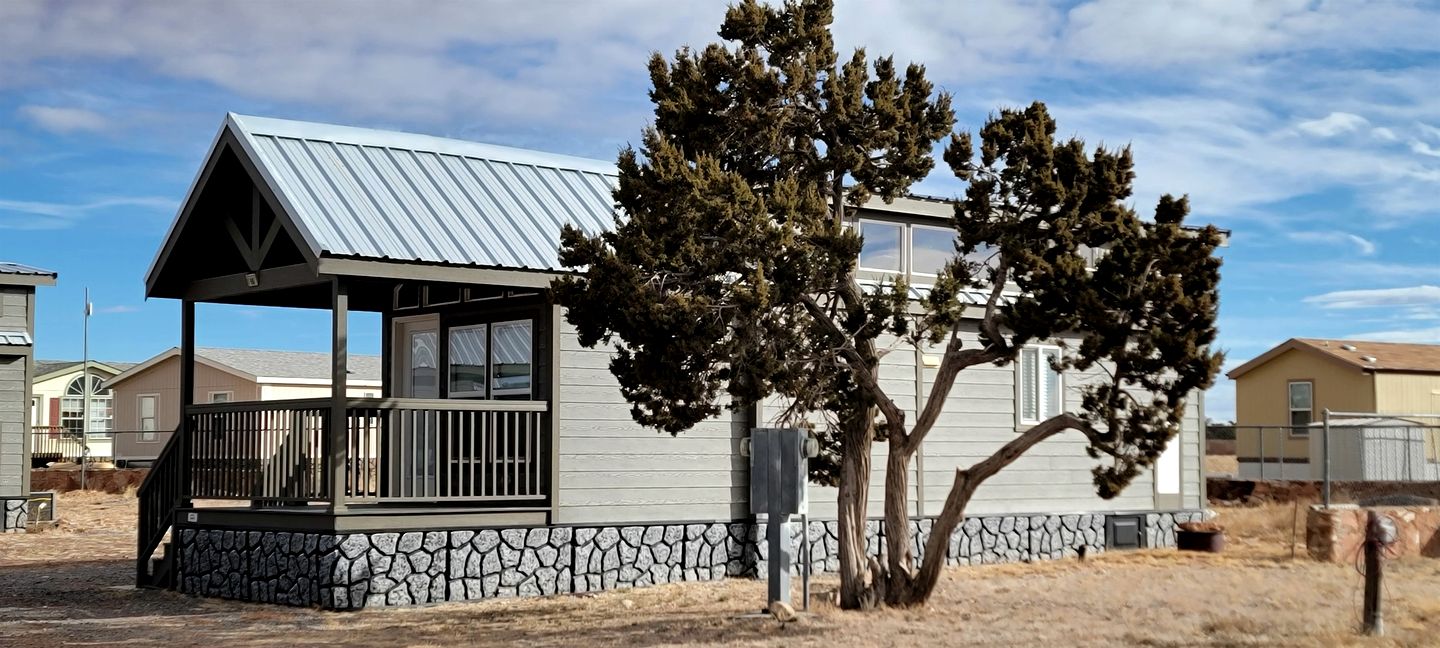 Stylish Tiny Home Retreat with Loft & Stargazing Deck in Williams, Arizona