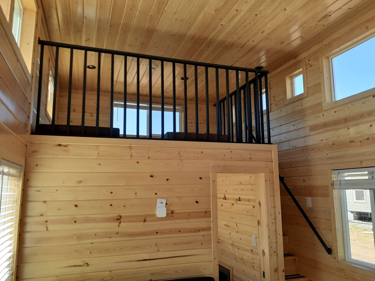 Stylish Tiny Home Retreat with Loft & Stargazing Deck in Williams, Arizona