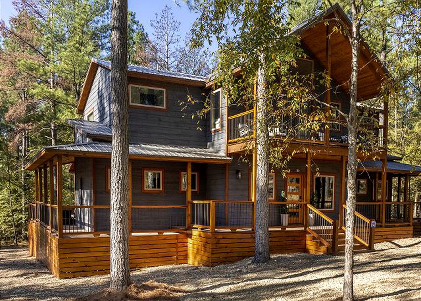 Fantastic Cabin Rental with a Hot Tub in Hochatown, Oklahoma - Ideal for a Family Glamping Retreat near Broken Bow Lake