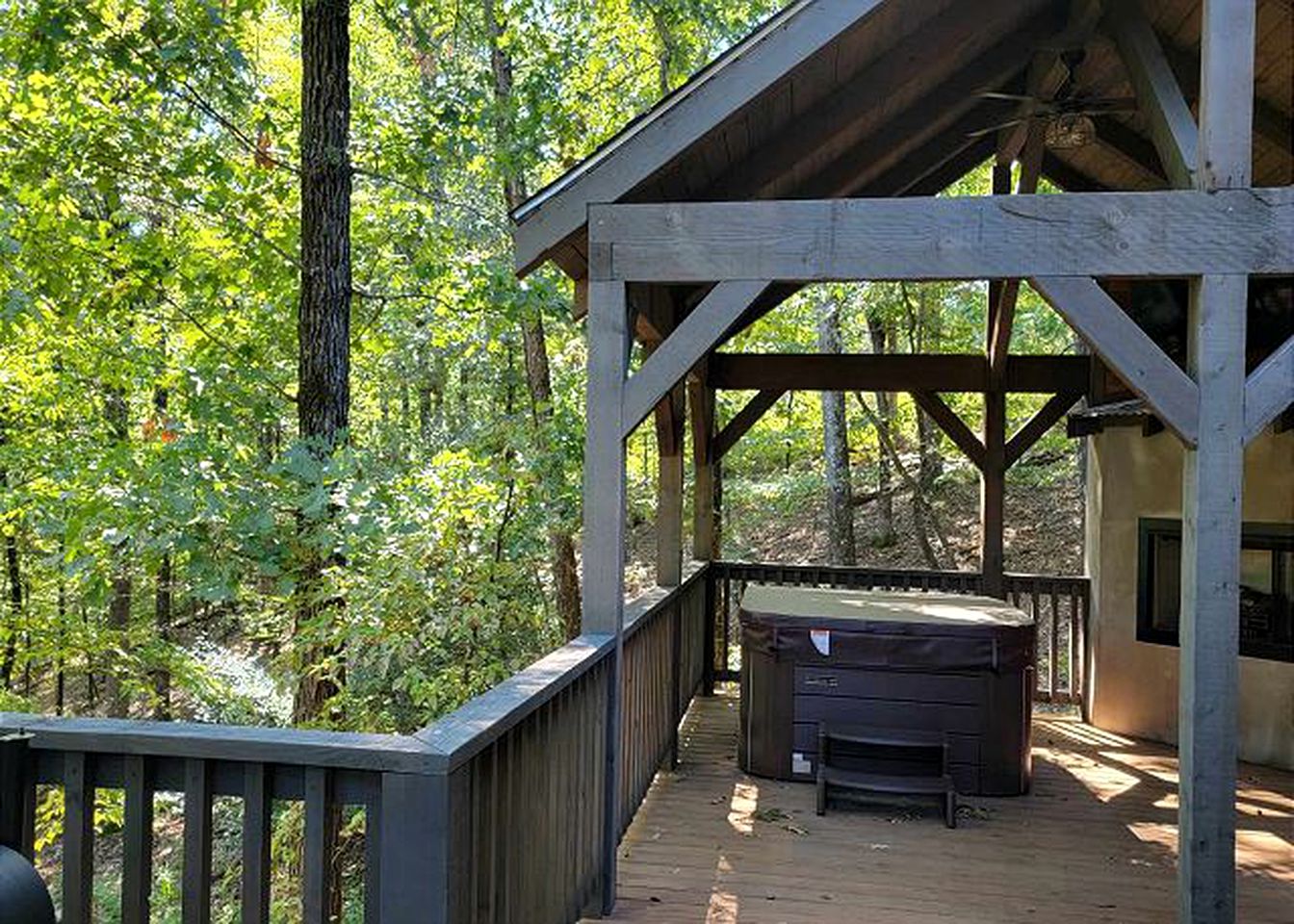 Ouachita Mountains Glamping Getaway: Cozy Pet-Friendly Cabin in Hochatown, Oklahoma, near Broken Bow Lake