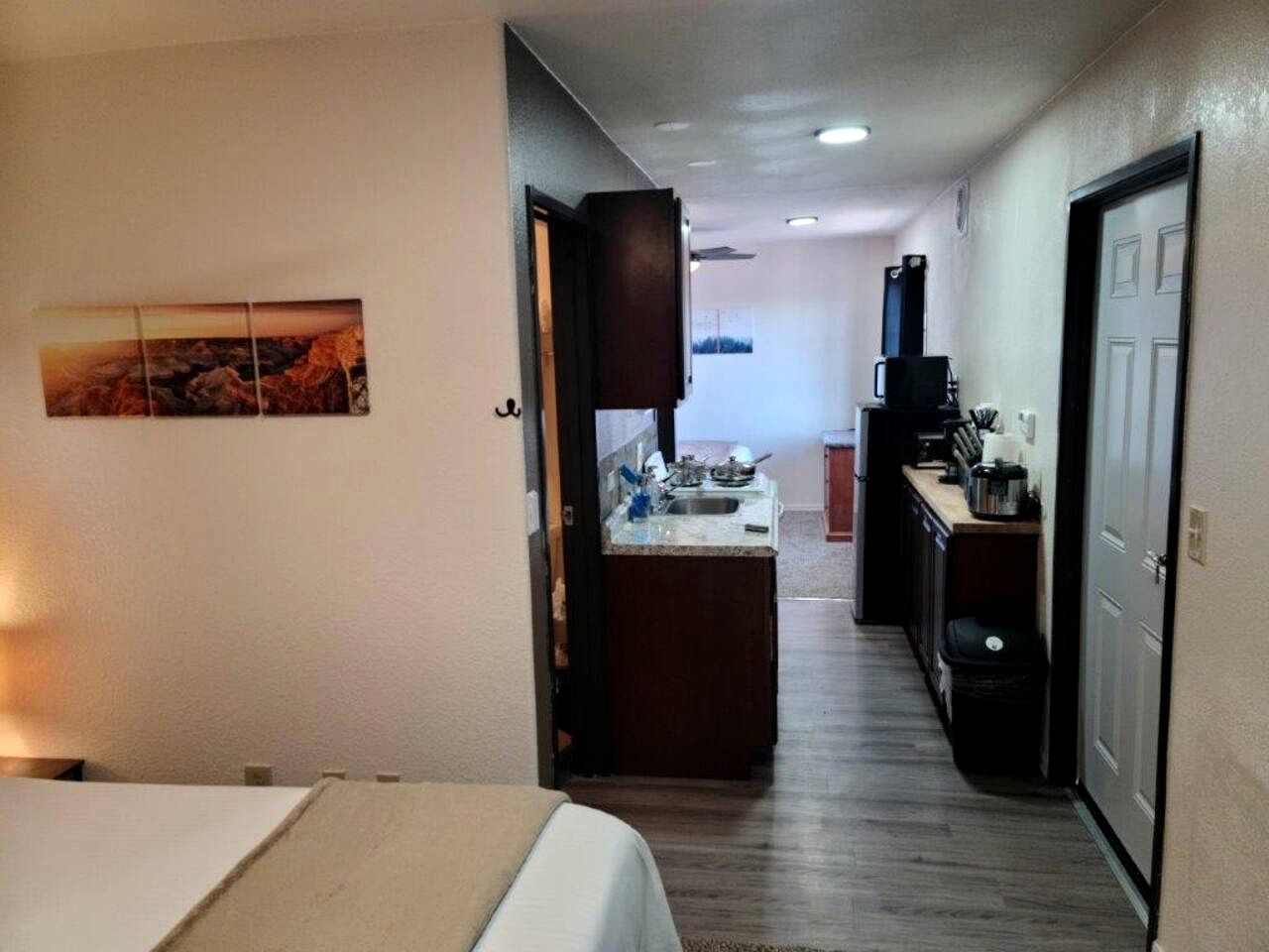 Newly Remodeled Escape with Peaceful Nights & Outdoor Lounge in Williams, Arizona