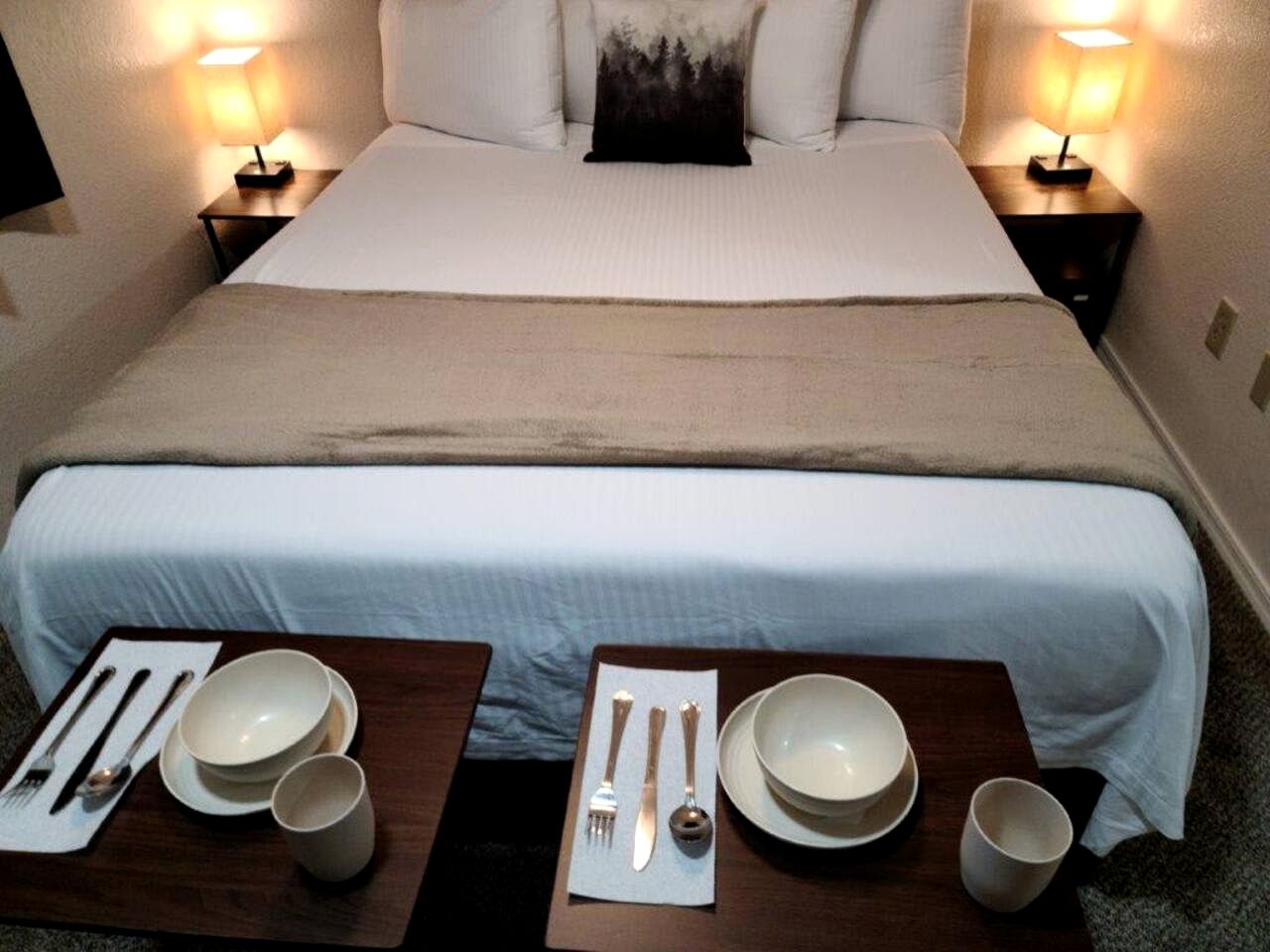 Newly Remodeled Escape with Peaceful Nights & Outdoor Lounge in Williams, Arizona