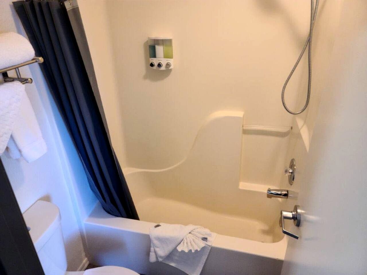 Newly Remodeled Escape with Peaceful Nights & Outdoor Lounge in Williams, Arizona