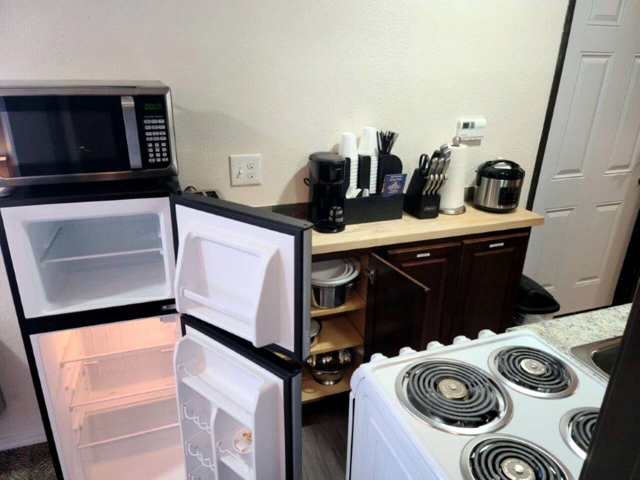 Newly Remodeled Escape with Peaceful Nights & Outdoor Lounge in Williams, Arizona