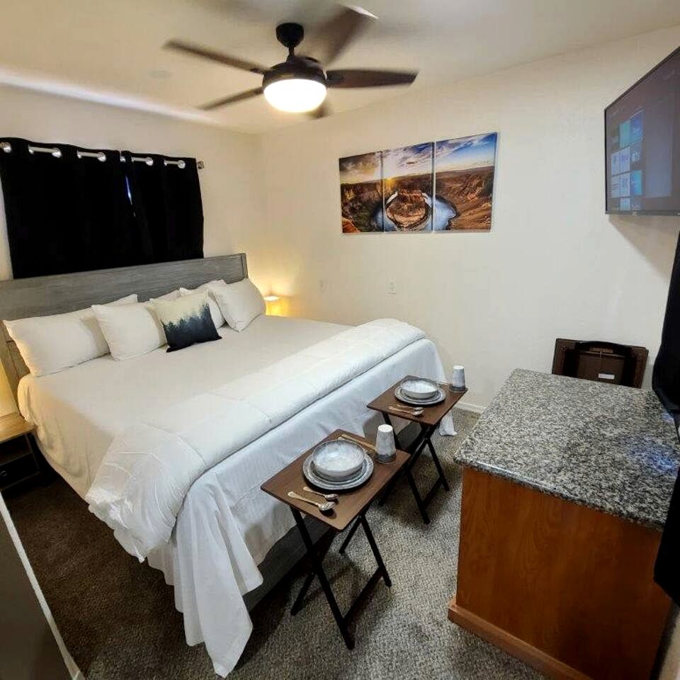 Newly Remodeled Escape with Peaceful Nights & Outdoor Lounge in Williams, Arizona