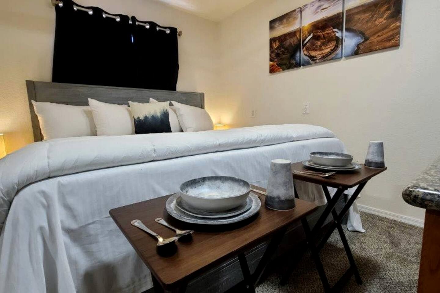 Newly Remodeled Escape with Peaceful Nights & Outdoor Lounge in Williams, Arizona