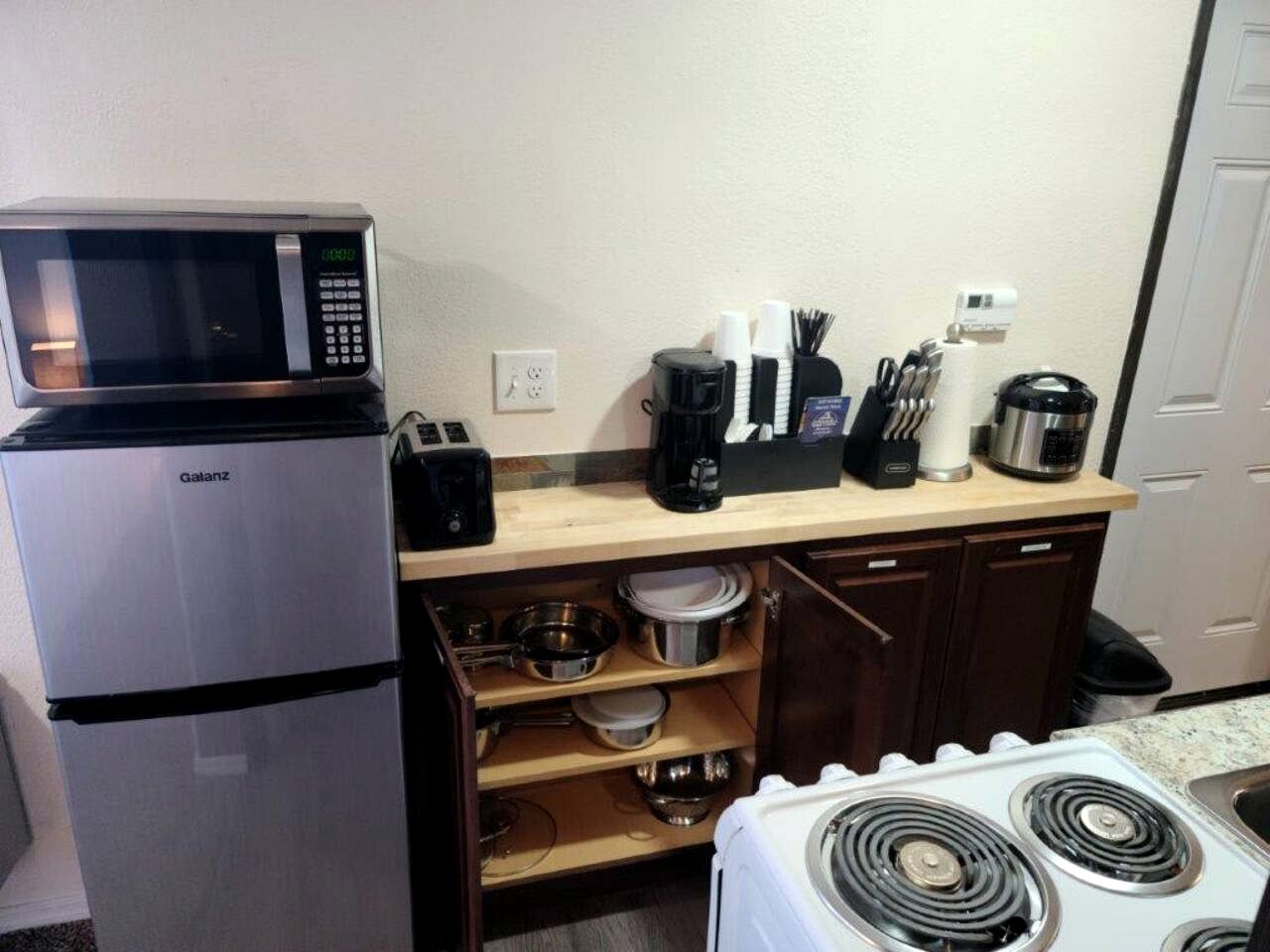 Newly Remodeled Escape with Peaceful Nights & Outdoor Lounge in Williams, Arizona
