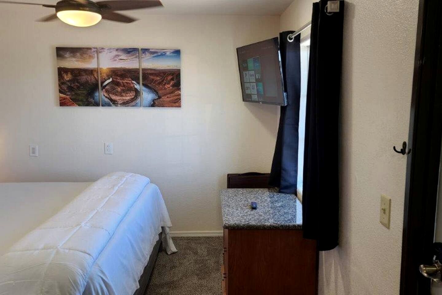 Newly Remodeled Escape with Peaceful Nights & Outdoor Lounge in Williams, Arizona