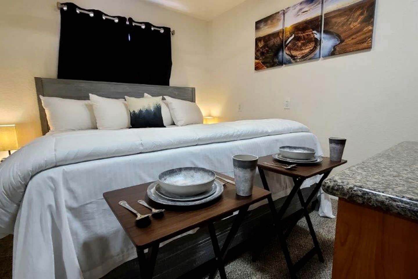 Newly Remodeled Escape with Peaceful Nights & Outdoor Lounge in Williams, Arizona
