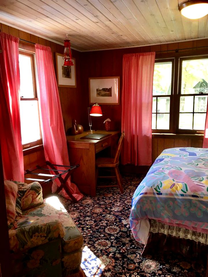 Cozy River Staycation with Wi-Fi near Milwaukee, Wisconsin