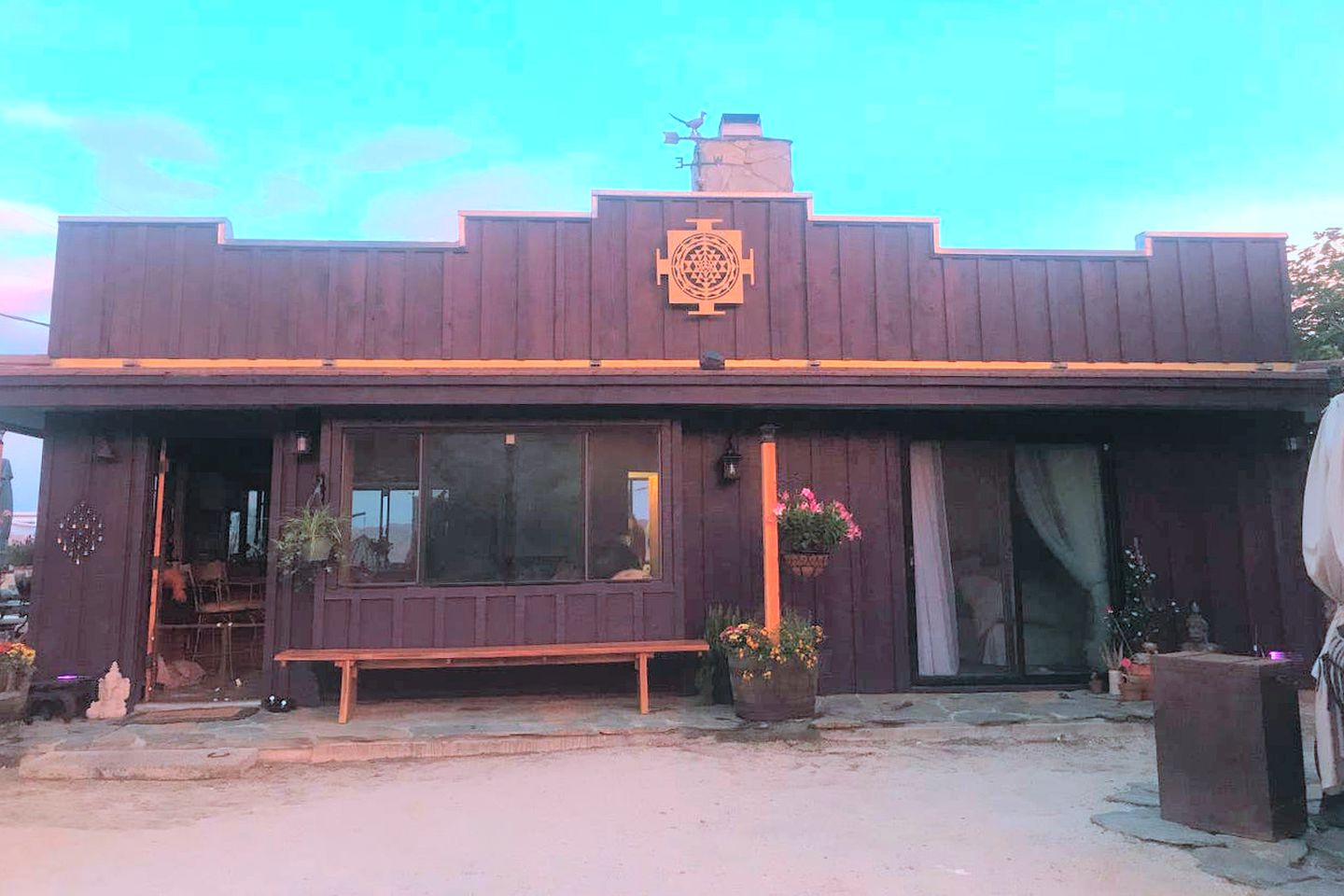 Cabins (Yucca Valley, California, United States)