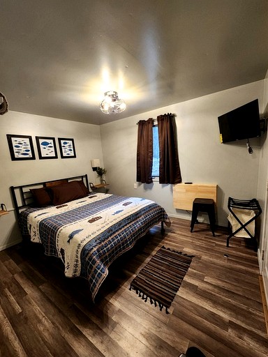 Tiny Cabin Perfect for Two in Seward, Alaska | Cabins (Seward, Alaska, United States of America)