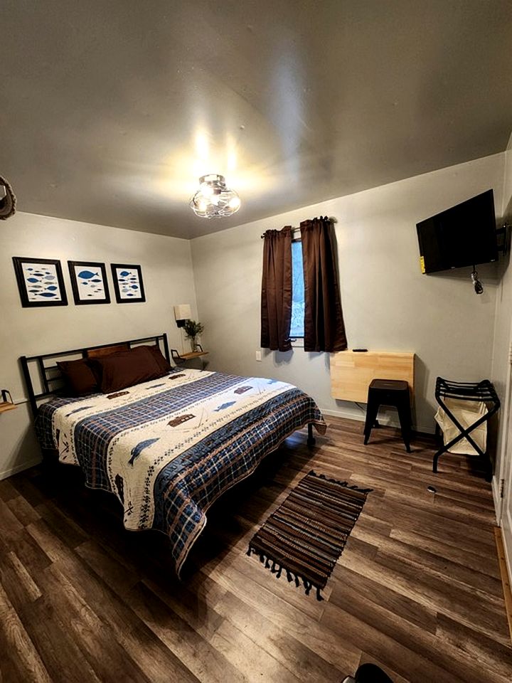 Tiny Cabin Perfect for Two in Seward, Alaska