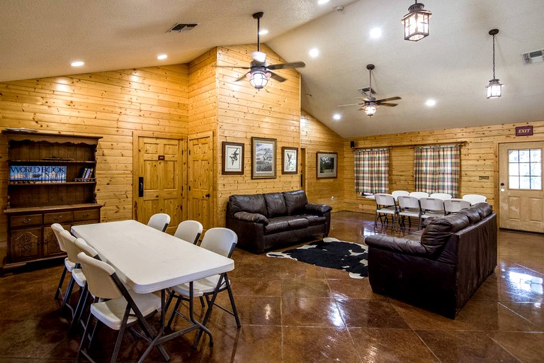 Cabins (Nacogdoches, Texas, United States)