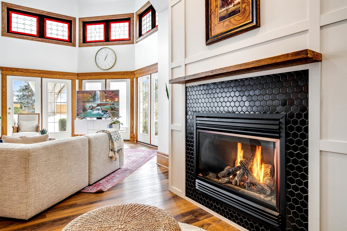 Grand Victorian Farmhouse Escape with Pool, Hot Tub & Fire Pit Nights in Ontario, Canada