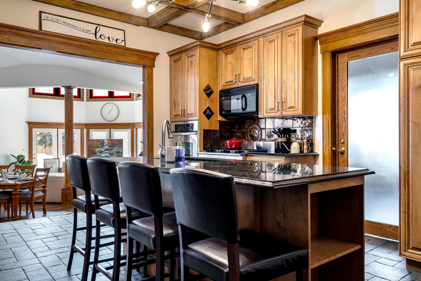 Grand Victorian Farmhouse Escape with Pool, Hot Tub & Fire Pit Nights in Ontario, Canada