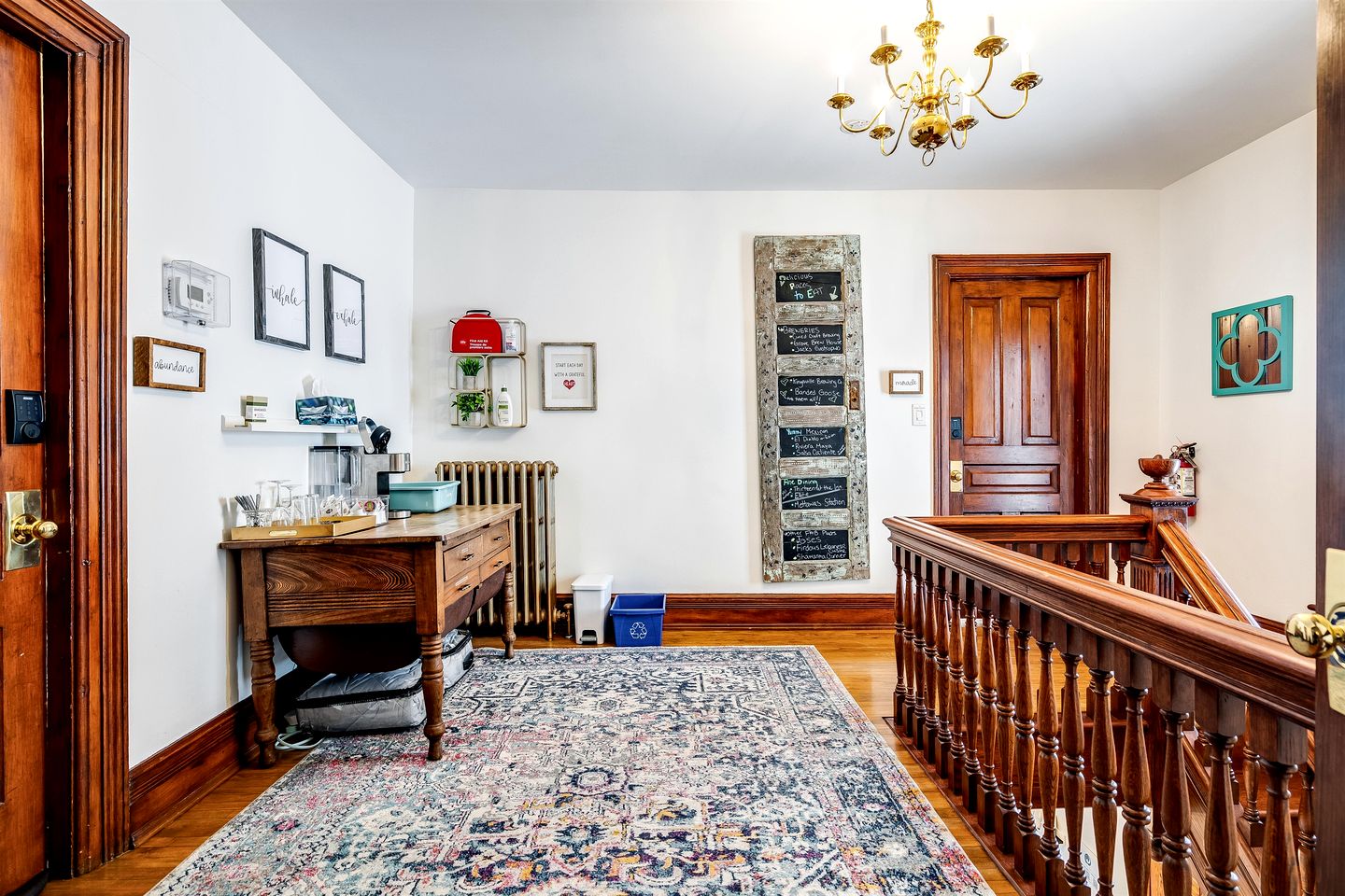 Grand Victorian Farmhouse Escape with Pool, Hot Tub & Fire Pit Nights in Ontario, Canada