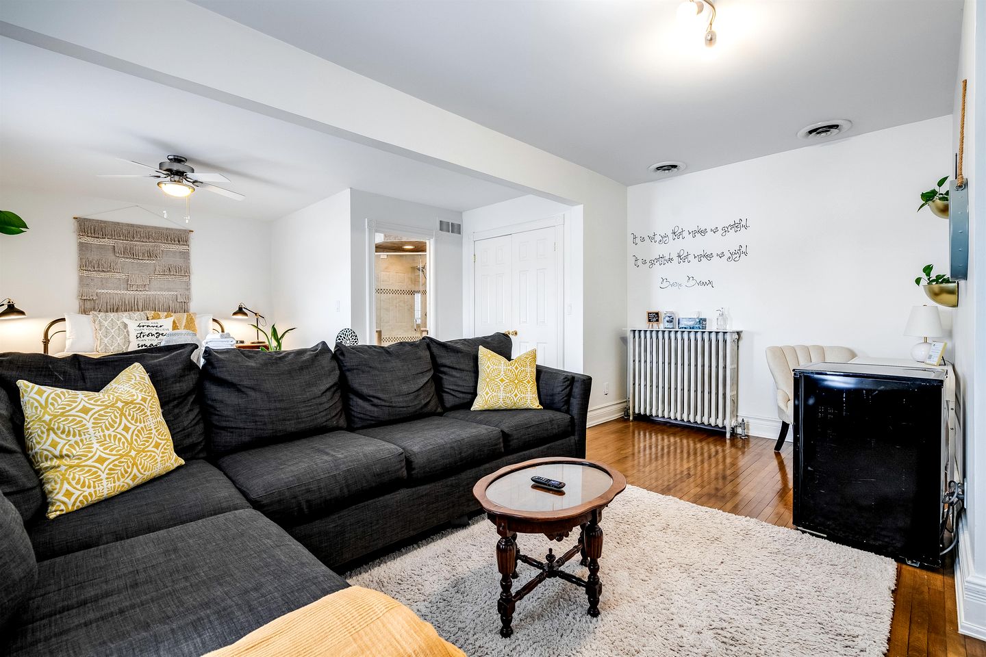 Grand Victorian Farmhouse Escape with Pool, Hot Tub & Fire Pit Nights in Ontario, Canada