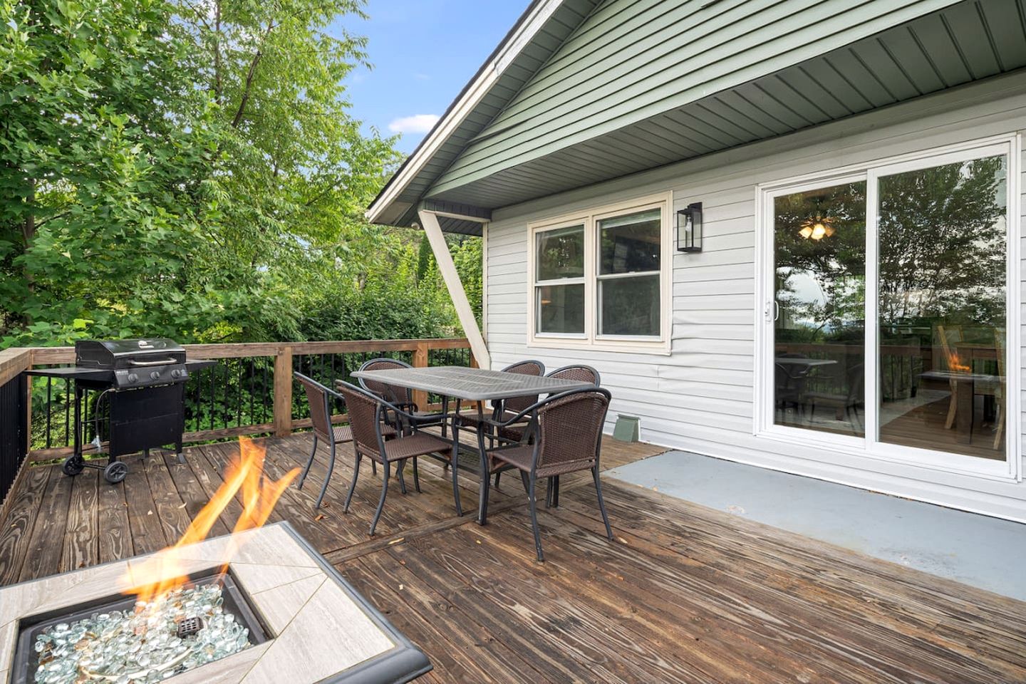 Sweet Cabin with Garden and Large Deck in North Carolina