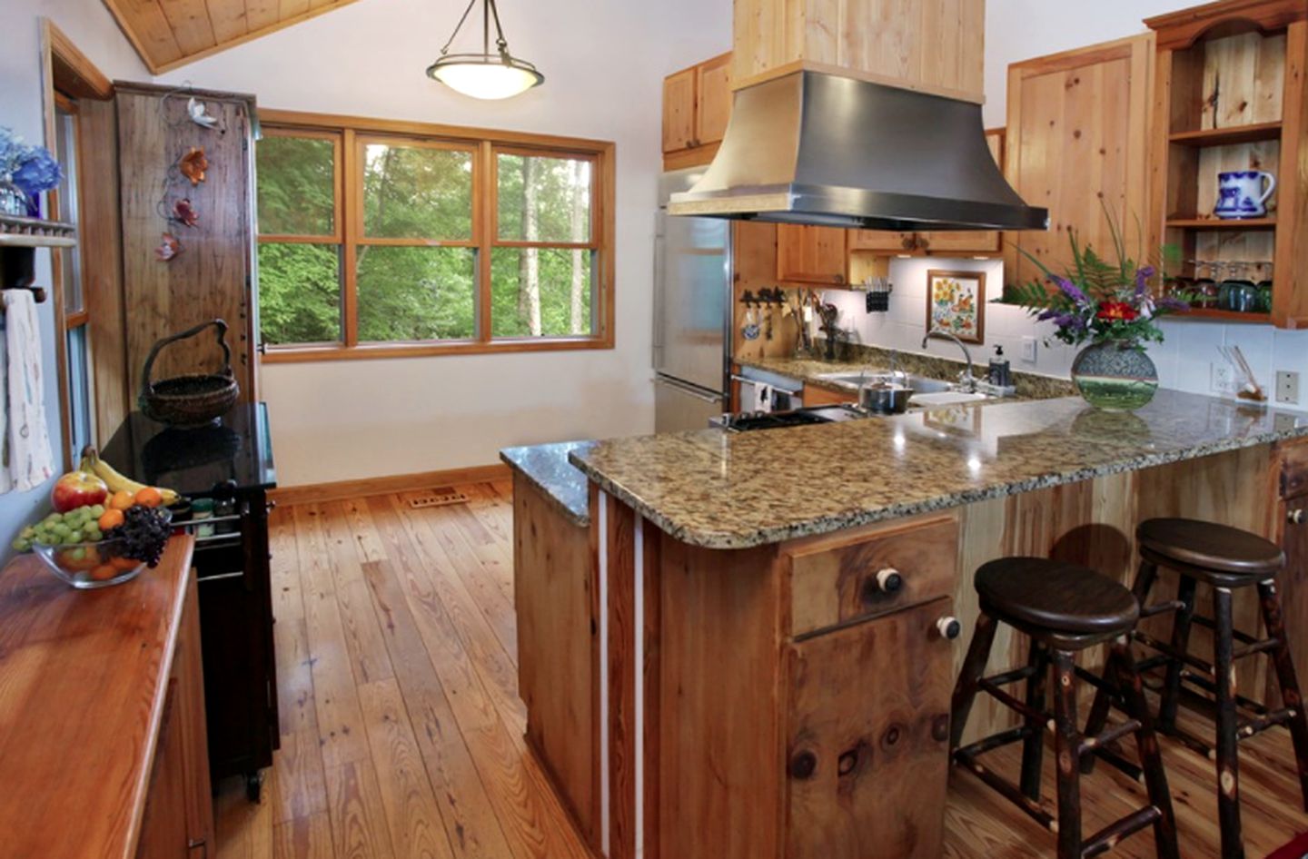 Romantic Getaway for Two Hidden in the Woods near Sapphire, North Carolina