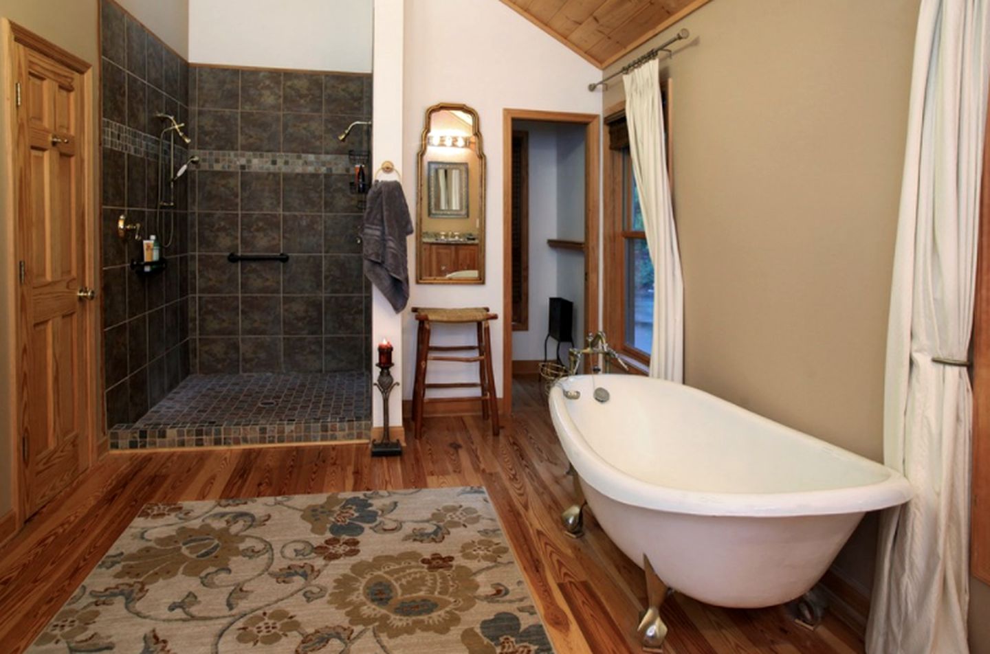 Romantic Getaway for Two Hidden in the Woods near Sapphire, North Carolina