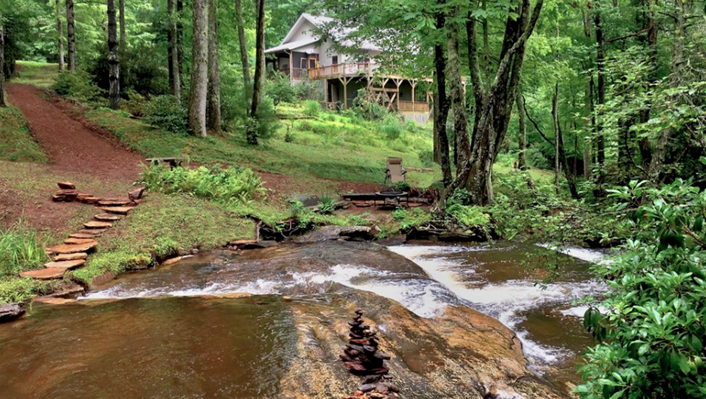 Romantic Getaway for Two Hidden in the Woods near Sapphire, North Carolina