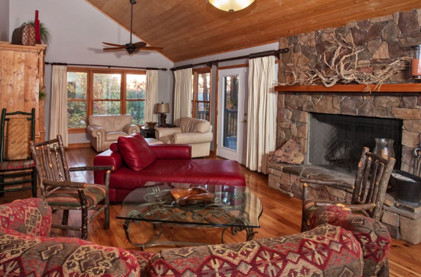 Romantic Getaway for Two Hidden in the Woods near Sapphire, North Carolina