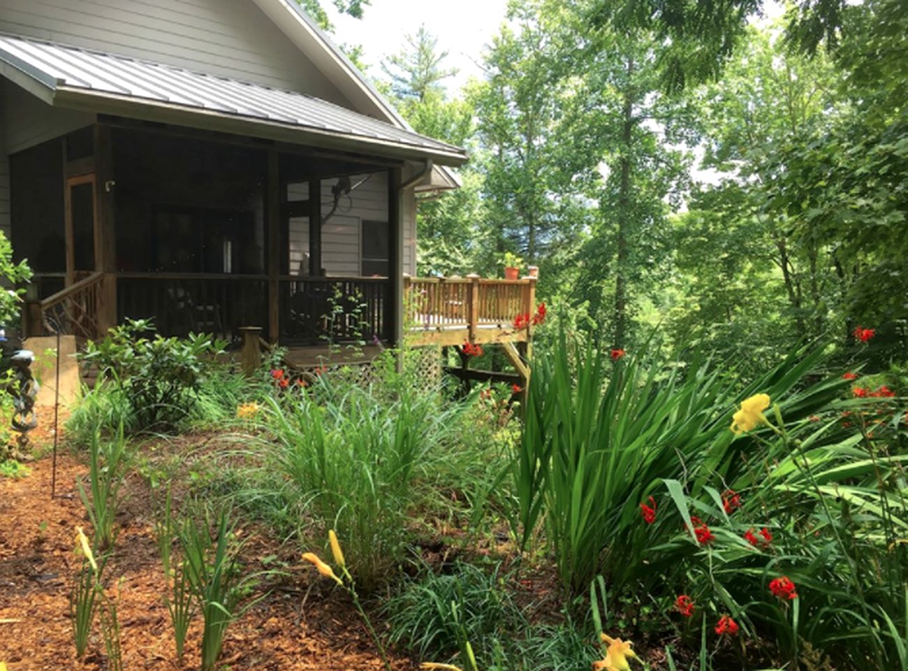 Romantic Getaway for Two Hidden in the Woods near Sapphire, North Carolina